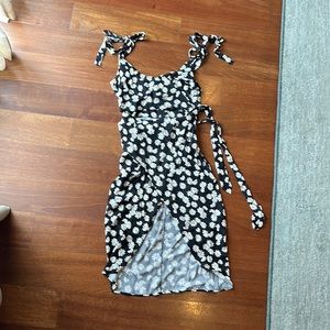 REFORMATION Daisy Wrap Tie Shoulder Peekaboo Dress (6)